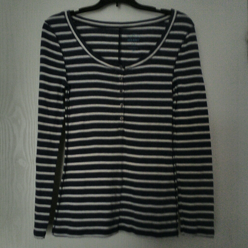 Old navy Long sleeve Never used just washed !